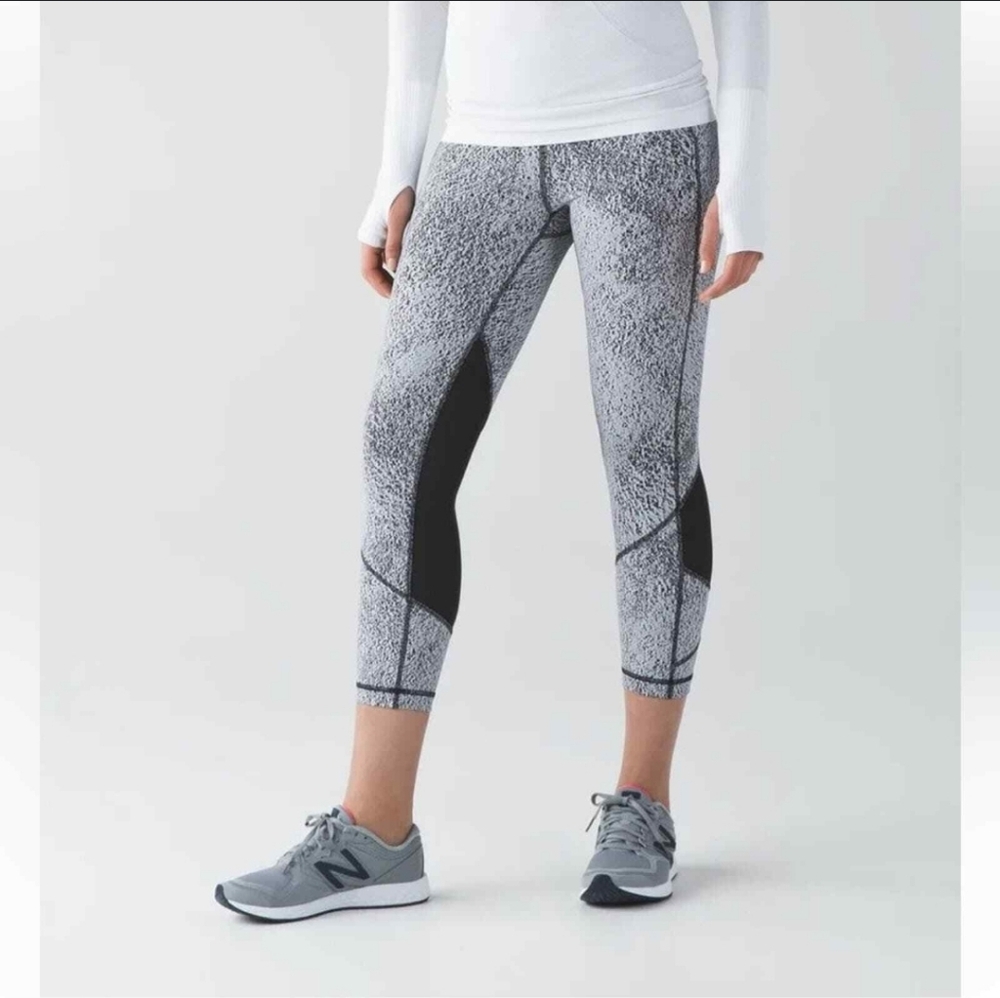 Lululemon Pace Rival Crop Power Luxtreme Spray Jacquard White Black Sz. 4